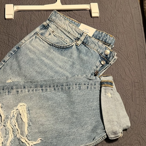 H&M boyfriend low waist distressed jeans - Picture 2 of 5